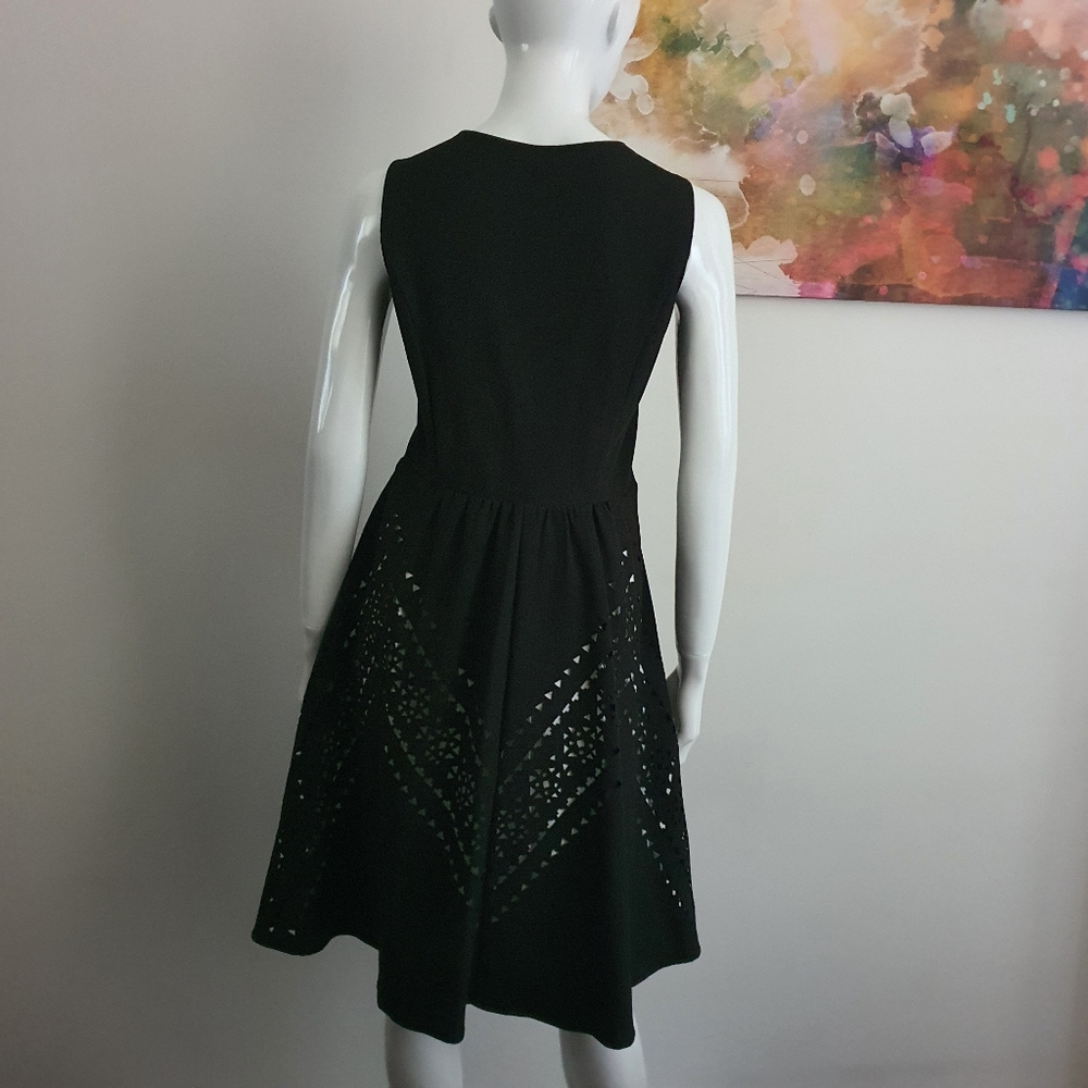 City Chic Laser Cut Black & White Sleeveless Fit and Flare Dress Size 16 - Picture 2 of 12